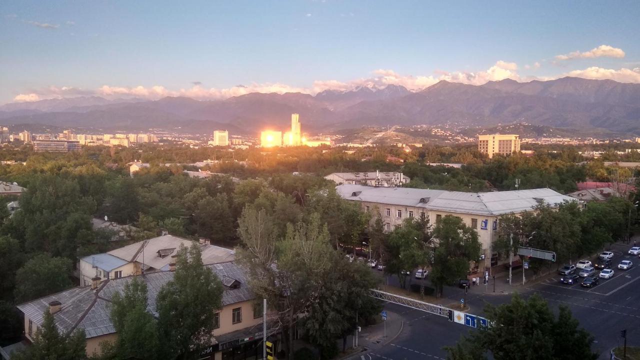 " Atakent " Panoramny Vid Quartira Apartment Almaty Luaran gambar