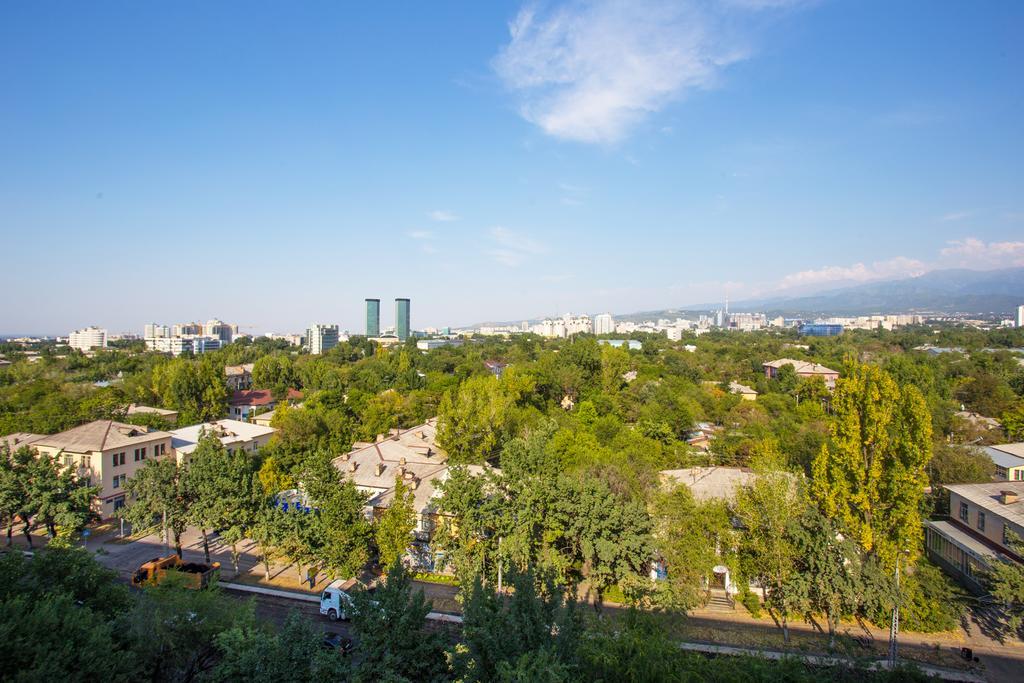 " Atakent " Panoramny Vid Quartira Apartment Almaty Luaran gambar